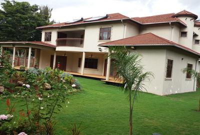 5 Bed House with En Suite at Flem Tree - 4