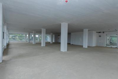 2,500 ft² Commercial Property with Service Charge Included at Brookside Close - 3