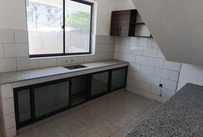 4 Bed Townhouse with En Suite at Links Road - 4