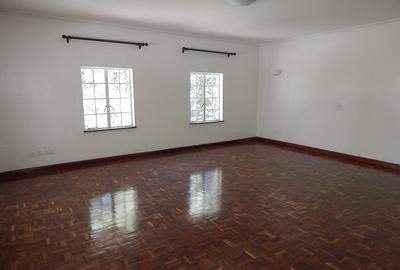 5 Bed House with En Suite in Nyari - 4