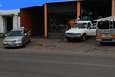 10,000 ft² Commercial Property in Industrial Area