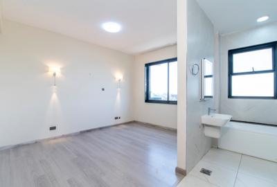2 Bed Apartment with En Suite in Rhapta Road