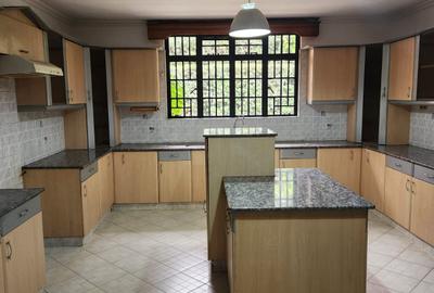 5 Bed House with En Suite at Hardy Area - 3