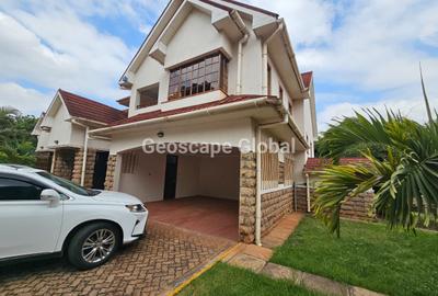 4 Bed House with En Suite in Rosslyn - 2