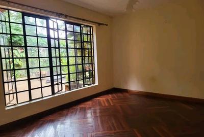 4 Bed House with En Suite at Loresho Crescent - 4