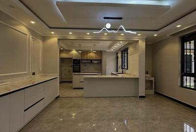 6 Bed Townhouse with En Suite in Runda - 3