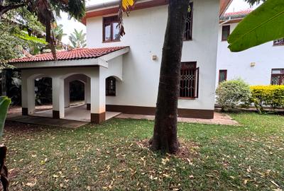 4 Bed House with En Suite in Lavington - 3