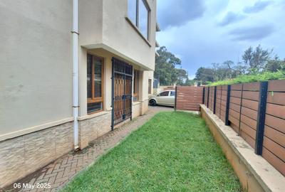 5 Bed Townhouse with En Suite at Lavington - 2