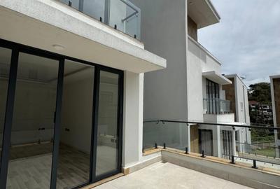 5 Bed Townhouse with En Suite in Lavington - 2
