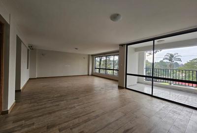 3 Bed Apartment with En Suite in Lavington