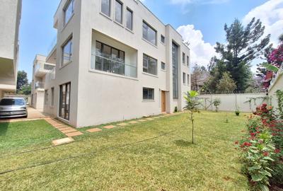 6 Bed Townhouse with En Suite at Lavington