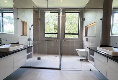 5 Bed Townhouse with En Suite in Kitisuru - 3