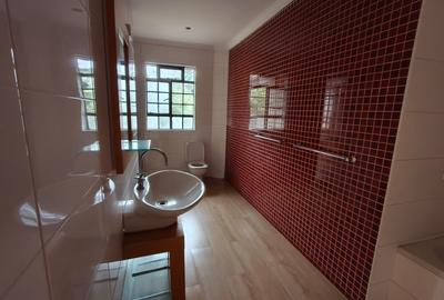 4 Bed Townhouse with En Suite in Runda - 3