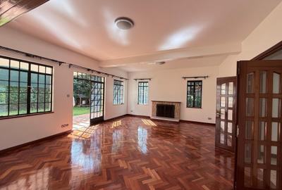 5 Bed Townhouse with En Suite at Lavington - 2