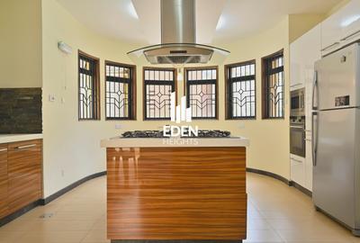 5 Bed Townhouse with En Suite in Kyuna - 3