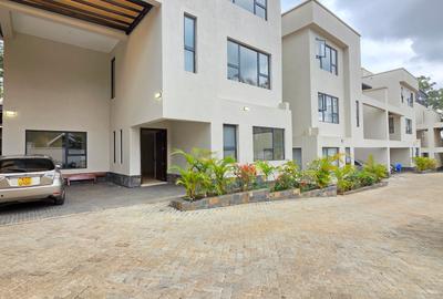 5 Bed Townhouse with En Suite at Manyani Estate.