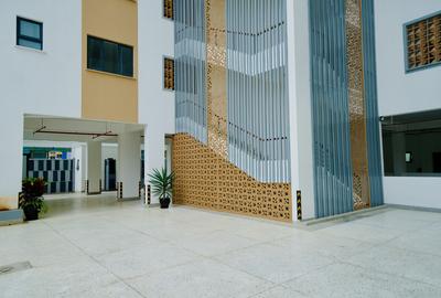2 Bed Apartment with En Suite at 2026-380 - 4