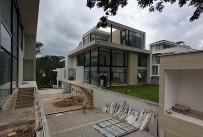 6 Bed Townhouse with En Suite in Lavington - 4