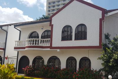 5 Bed Townhouse with En Suite at Yaya Center - 3