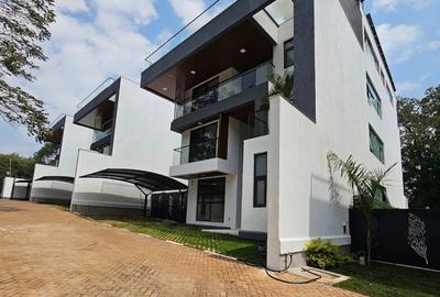 6 Bed Townhouse with En Suite in Lavington