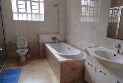 5 Bed House with En Suite in Runda - 4