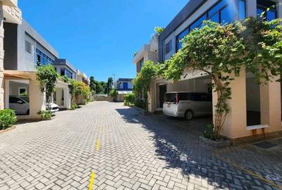 5 Bed Villa with En Suite at Nyali