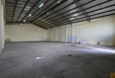 5,000 ft² Warehouse with Parking in Industrial Area - 4