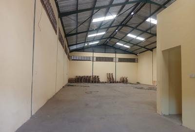 5,546 ft² Warehouse with Parking in Mlolongo