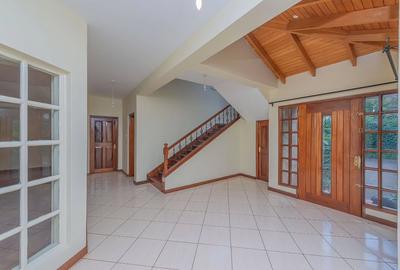 5 Bed Townhouse with En Suite in Rosslyn - 4