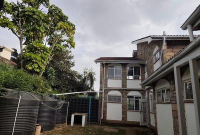 6 Bed House with En Suite in Garden Estate