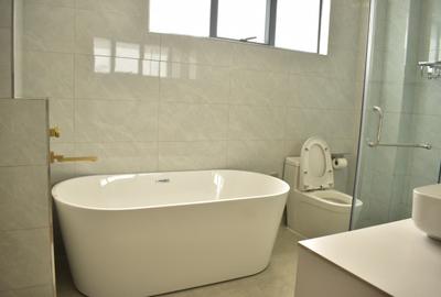 4 Bed House with En Suite at Valley Arcade - 3
