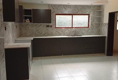 5 Bed House with En Suite in Kitisuru - 3