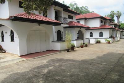 4 Bed Townhouse with En Suite at Riverside