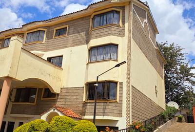 4 Bed Townhouse with En Suite at Grovelia Grove - 2