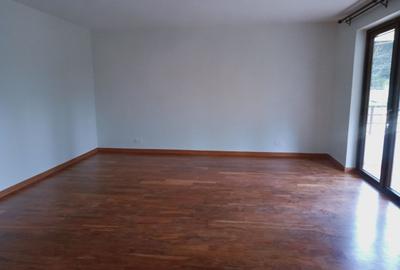 5 Bed Townhouse with En Suite in Lavington - 3