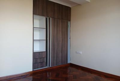 4 Bed House with En Suite at Membley - 4