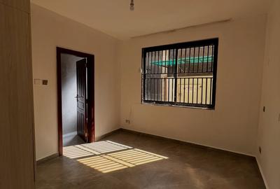 5 Bed Townhouse with En Suite in Lavington - 4