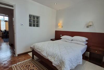 Furnished 1 Bed Apartment with Swimming Pool in Kilimani - 3