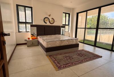 Serviced 3 Bed Apartment with En Suite at Moyne Drive - 4