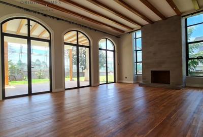 5 Bed Townhouse with En Suite at Loresho - 2