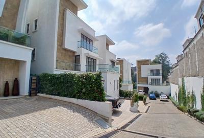 5 Bed Townhouse with En Suite at Lavington Green