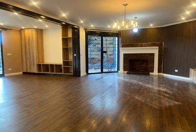6 Bed House with En Suite in Runda - 2