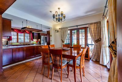 4 Bed House with En Suite in Ridgeways - 3