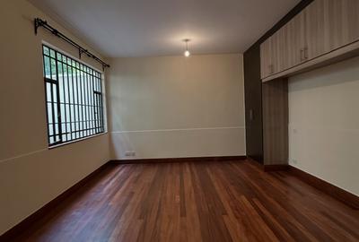 5 Bed Townhouse with En Suite at Lavington Green - 4