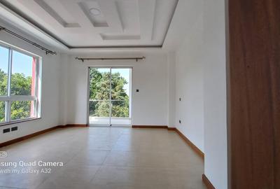 4 Bed Apartment with En Suite in General Mathenge