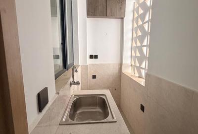 2 Bed Apartment with Gym in Brookside - 4