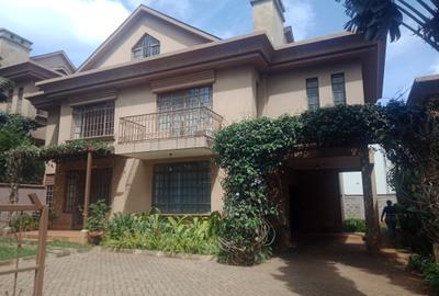 5 Bed Townhouse with En Suite in Lavington - 3