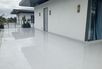 5 Bed Townhouse with En Suite in Lavington - 3
