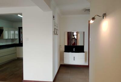 3 Bed Apartment with En Suite at Parklands - 4