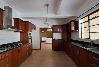 4 Bed Townhouse with En Suite in Spring Valley - 4